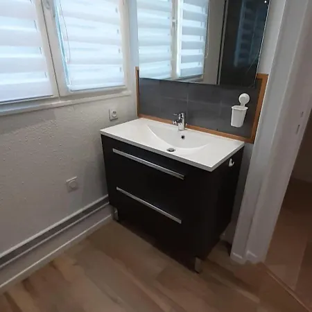 Semesterbostad Maison De 80m2 Avec Cour Fermee Et Securisee *